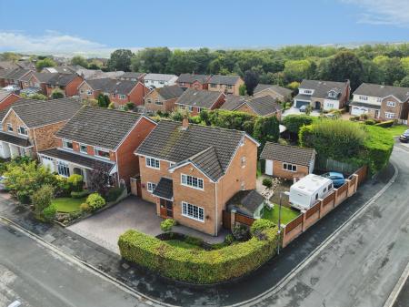 6 bedroom Detached house for sale in Glenside, Appley Bridge, WN6