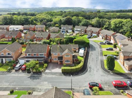 6 bedroom Detached house for sale in Glenside, Appley Bridge, WN6