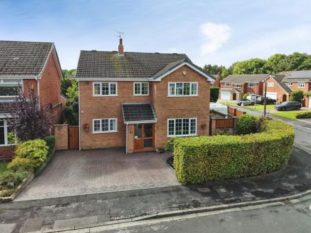 6 bedroom Detached house for sale in Glenside, Appley Bridge, WN6