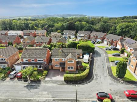6 bedroom Detached house for sale in Glenside, Appley Bridge, WN6