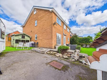 6 bedroom Detached house for sale in Glenside, Appley Bridge, WN6