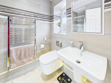 6 bedroom Detached house for sale in Glenside, Appley Bridge, WN6