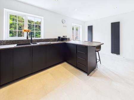 6 bedroom Detached house for sale in Glenside, Appley Bridge, WN6