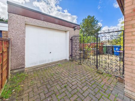 3 bedroom Semi-detached house for sale in Grasscroft Road, Wigan, WN2