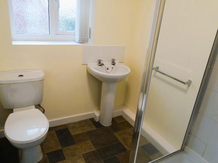 3 bedroom End of terrace house to let in Valley Close, Wigan, WN6