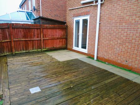 3 bedroom End of terrace house to let in Valley Close, Wigan, WN6