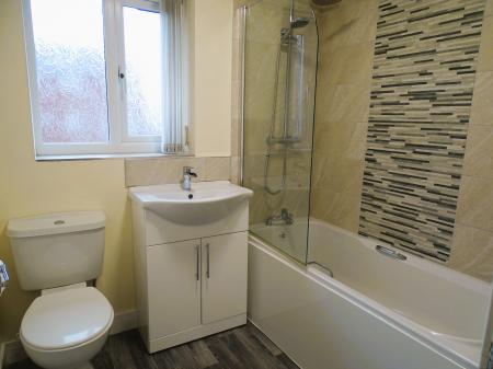 3 bedroom End of terrace house to let in Valley Close, Wigan, WN6