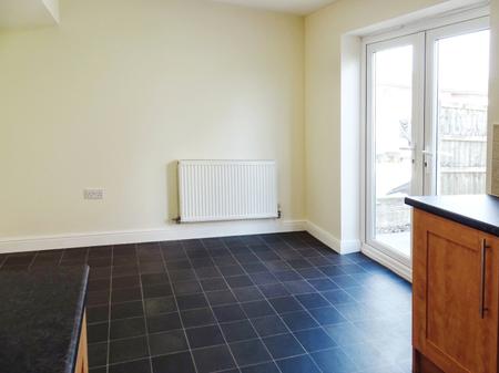 4 bedroom Town house to let in Greenoaks Close, Abram, WN2
