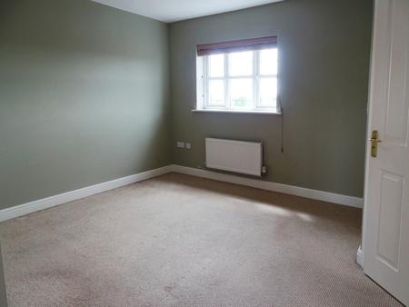 4 bedroom Town house to let in Greenoaks Close, Abram, WN2
