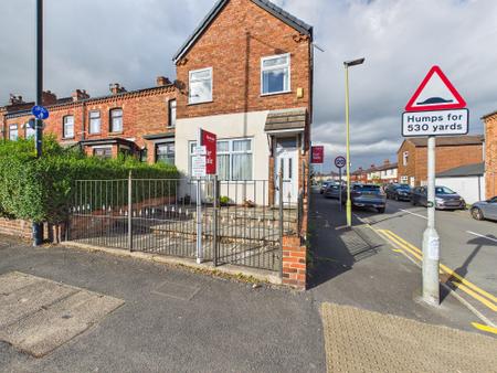 2 bedroom Flat for sale in Ormskirk Road, Wigan, WN5