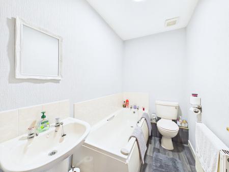 2 bedroom Flat for sale in Ormskirk Road, Wigan, WN5