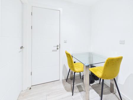 1 bedroom Flat for sale in Standishgate, Wigan, WN1