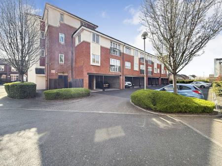 2 bedroom Flat for sale in Barnsdale Close, Loughborough, LE11