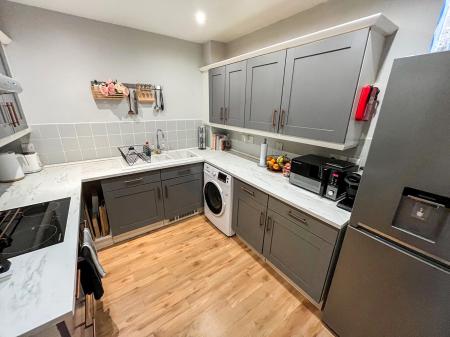 2 bedroom Flat for sale in Barnsdale Close, Loughborough, LE11