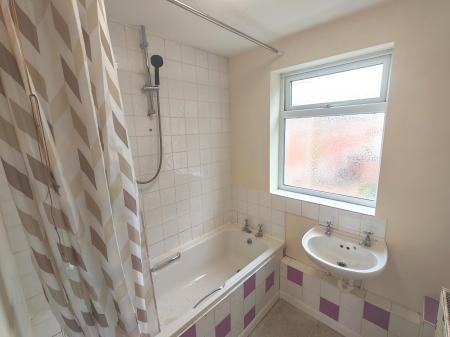 3 bedroom Semi-detached house to let in Blake Drive, Loughborough, LE11