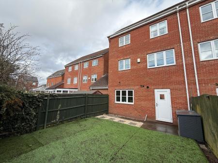 3 bedroom Town house to let in Staples Drive, Coalville, LE67