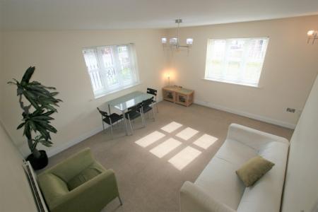 2 bedroom Flat to let in Manor Gardens Close, Loughborough, LE11