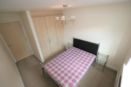 2 bedroom Flat to let in Manor Gardens Close, Loughborough, LE11