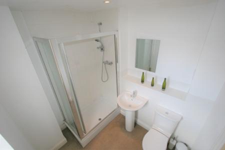 2 bedroom Flat to let in Manor Gardens Close, Loughborough, LE11