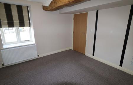 2 bedroom Apartment to let in Market Place, Belton, LE12
