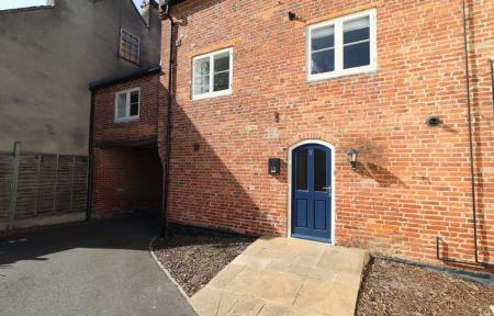 2 bedroom Apartment to let in Market Place, Belton, LE12