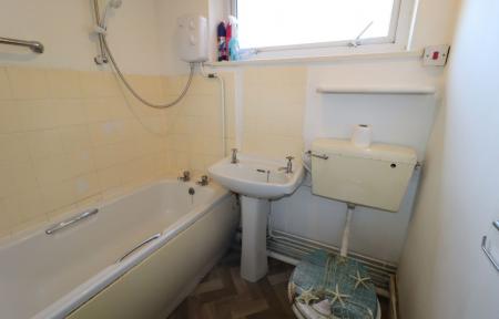 1 bedroom Flat to let in Oakham Close, Loughborough, LE11