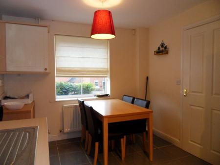 4 bedroom Semi-detached house to let in Maxwell Drive, Loughborough, LE11