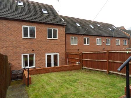 4 bedroom Semi-detached house to let in Maxwell Drive, Loughborough, LE11