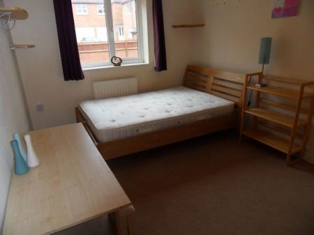 4 bedroom Semi-detached house to let in Maxwell Drive, Loughborough, LE11