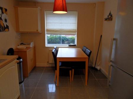 4 bedroom Semi-detached house to let in Maxwell Drive, Loughborough, LE11