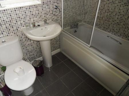 4 bedroom Semi-detached house to let in Maxwell Drive, Loughborough, LE11