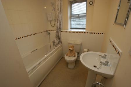 2 bedroom Flat to let in Trinity Street, Loughborough, LE11