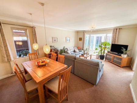 4 bedroom Bungalow for sale in Limehurst Avenue, Loughborough, LE11