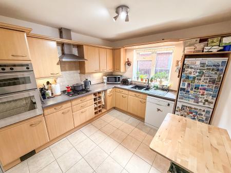 4 bedroom Bungalow for sale in Limehurst Avenue, Loughborough, LE11