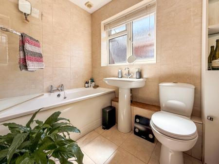 4 bedroom Bungalow for sale in Limehurst Avenue, Loughborough, LE11