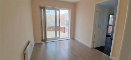 4 bedroom Semi-detached house to let in New Ashby Road, Loughborough, LE11