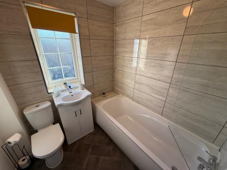 3 bedroom Town house to let in Chiswick Drive, Loughborough, LE11