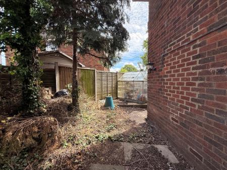 4 bedroom Terraced House to let in Park Avenue, Loughborough, LE11