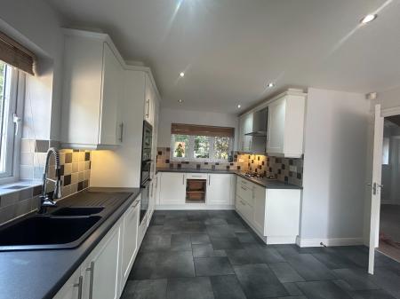 4 bedroom Detached house to let in Allendale Road, Loughborough, LE11