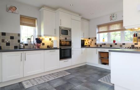 4 bedroom Detached house to let in Allendale Road, Loughborough, LE11