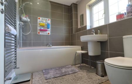 4 bedroom Detached house to let in Allendale Road, Loughborough, LE11