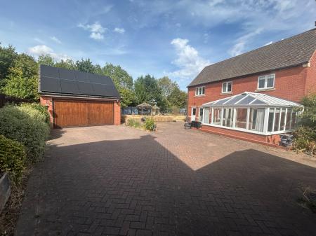 4 bedroom Detached house to let in Allendale Road, Loughborough, LE11