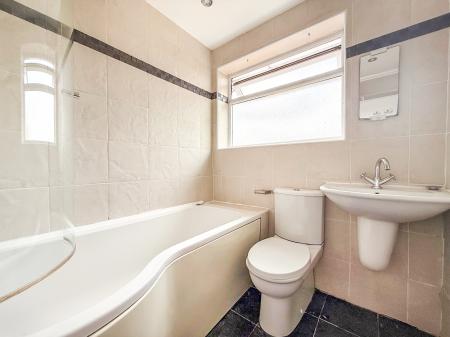 2 bedroom Terraced House for sale in Petworth Drive, Loughborough, LE11