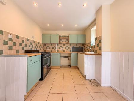 2 bedroom Terraced House for sale in Petworth Drive, Loughborough, LE11