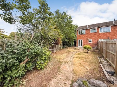 2 bedroom Terraced House for sale in Petworth Drive, Loughborough, LE11