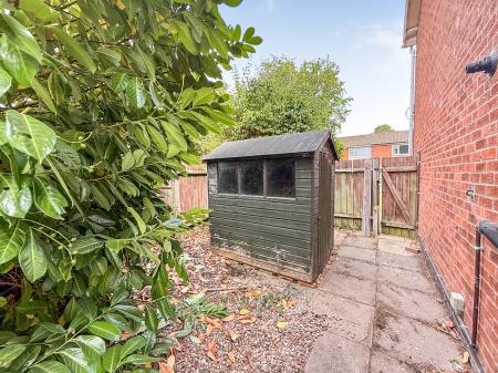 2 bedroom Terraced House for sale in Petworth Drive, Loughborough, LE11