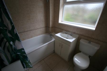 4 bedroom Detached house to let in Cropston Avenue, Loughborough, LE11