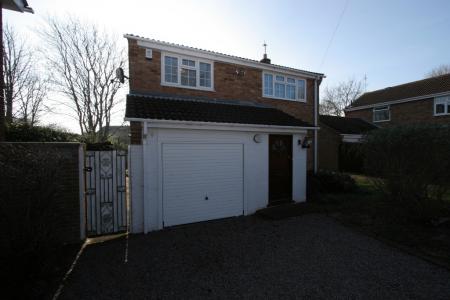 4 bedroom Detached house to let in Cropston Avenue, Loughborough, LE11