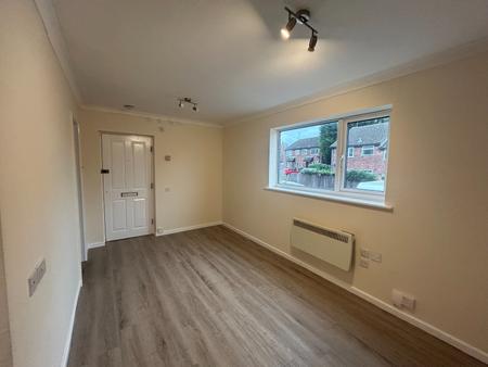1 bedroom Flat to let in Pennine Close, Shepshed, LE12