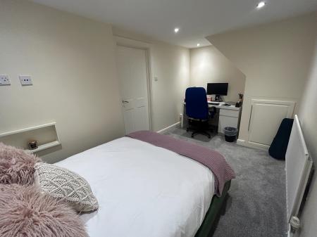 4 bedroom Semi-detached house to let in Bracken Way, Markfield, LE67